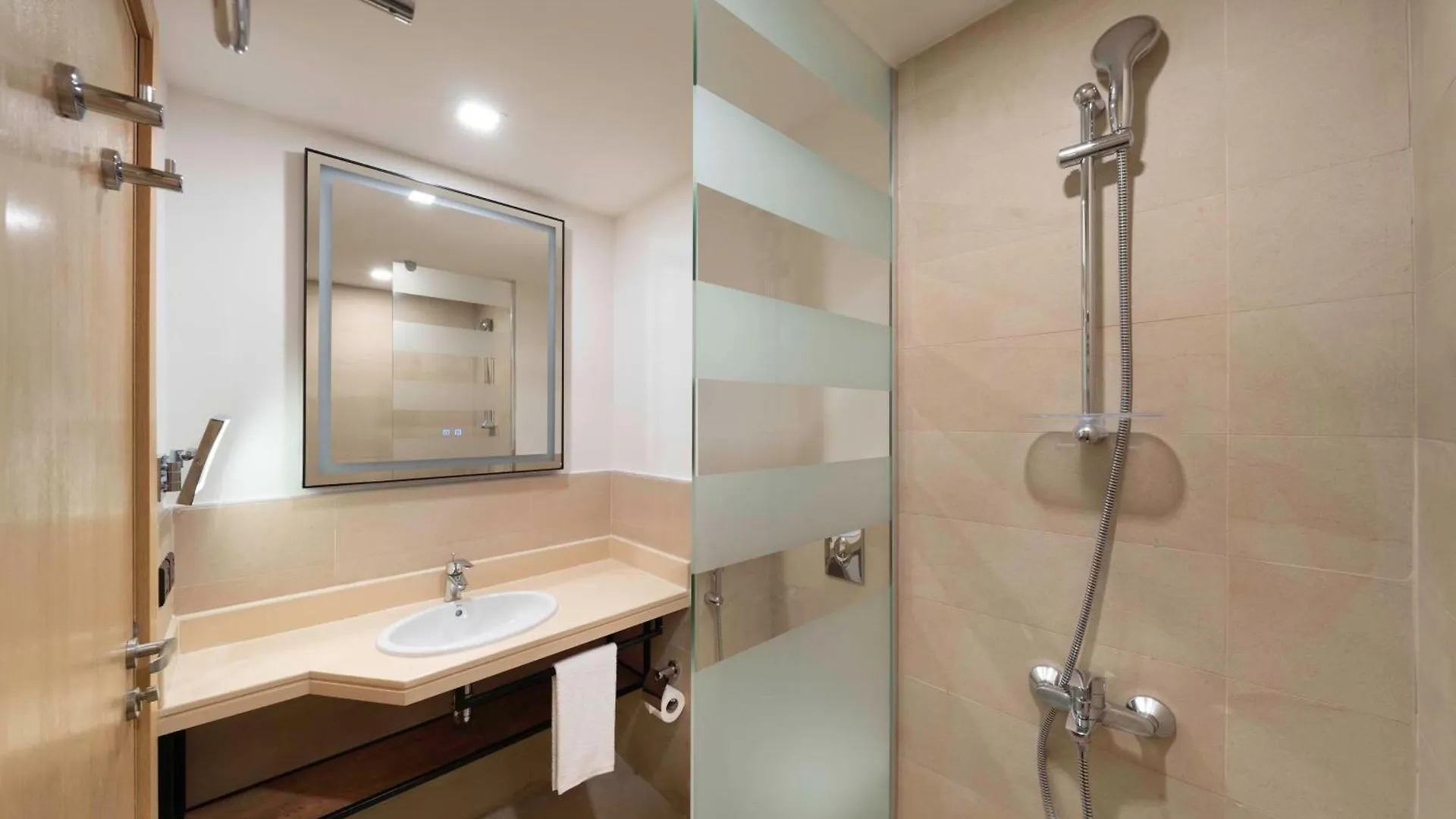 **** Hotel Park Inn by Radisson Makkah Thakher Alsharqi Mecca Arab Saudi