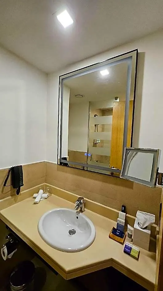 **** Hotel Park Inn by Radisson Makkah Thakher Alsharqi Mecca Arab Saudi